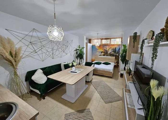 Tropical Chic For Two, Basement Escape By Flat Mаnager * Ράβντα