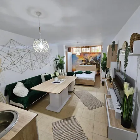 Апартаменты Tropical Chic For Two, Basement Escape By Flat Mаnager *