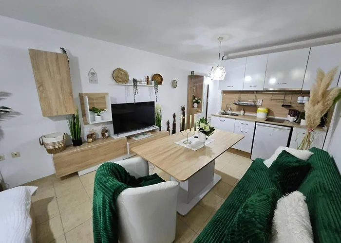 Lejlighed Tropical Chic For Two, Basement Escape By Flat Mаnager Ravda